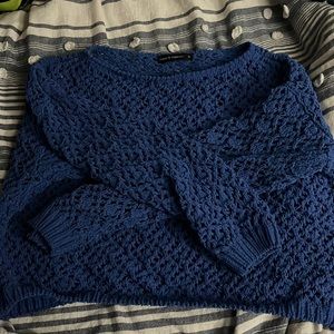 blue knitted sweater !